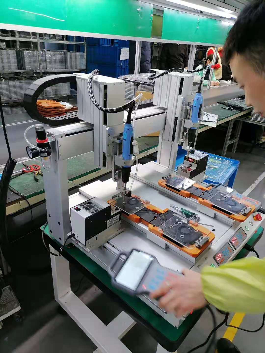 自動鎖螺絲機